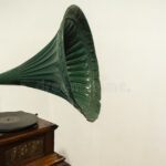 Descubre el fascinante origen de la música: el primer aparato electrónico que la hizo cobrar vida